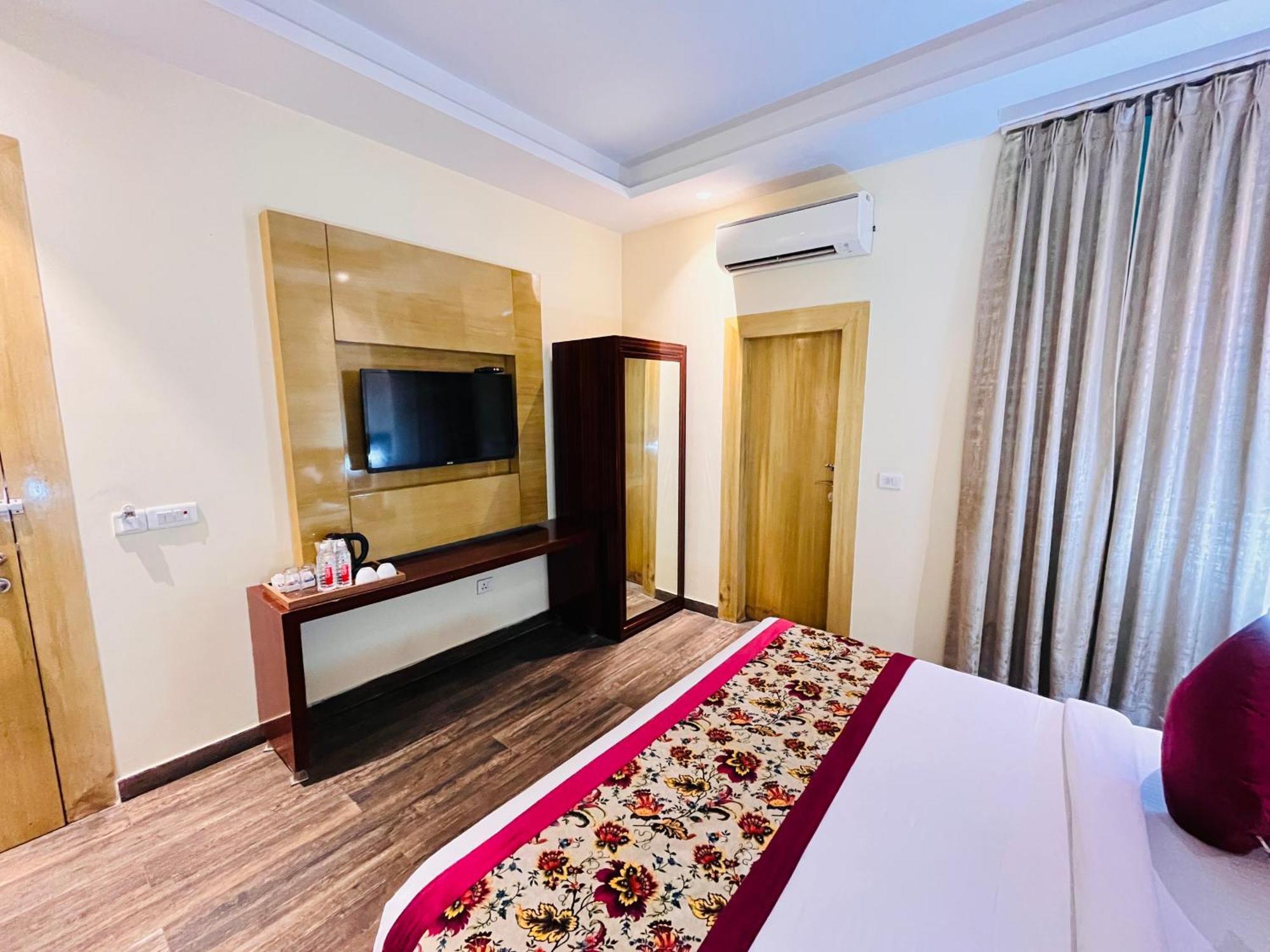 Hotel Banz Near Indira Gandhi Airport Delhi Neu-Delhi Exterior foto
